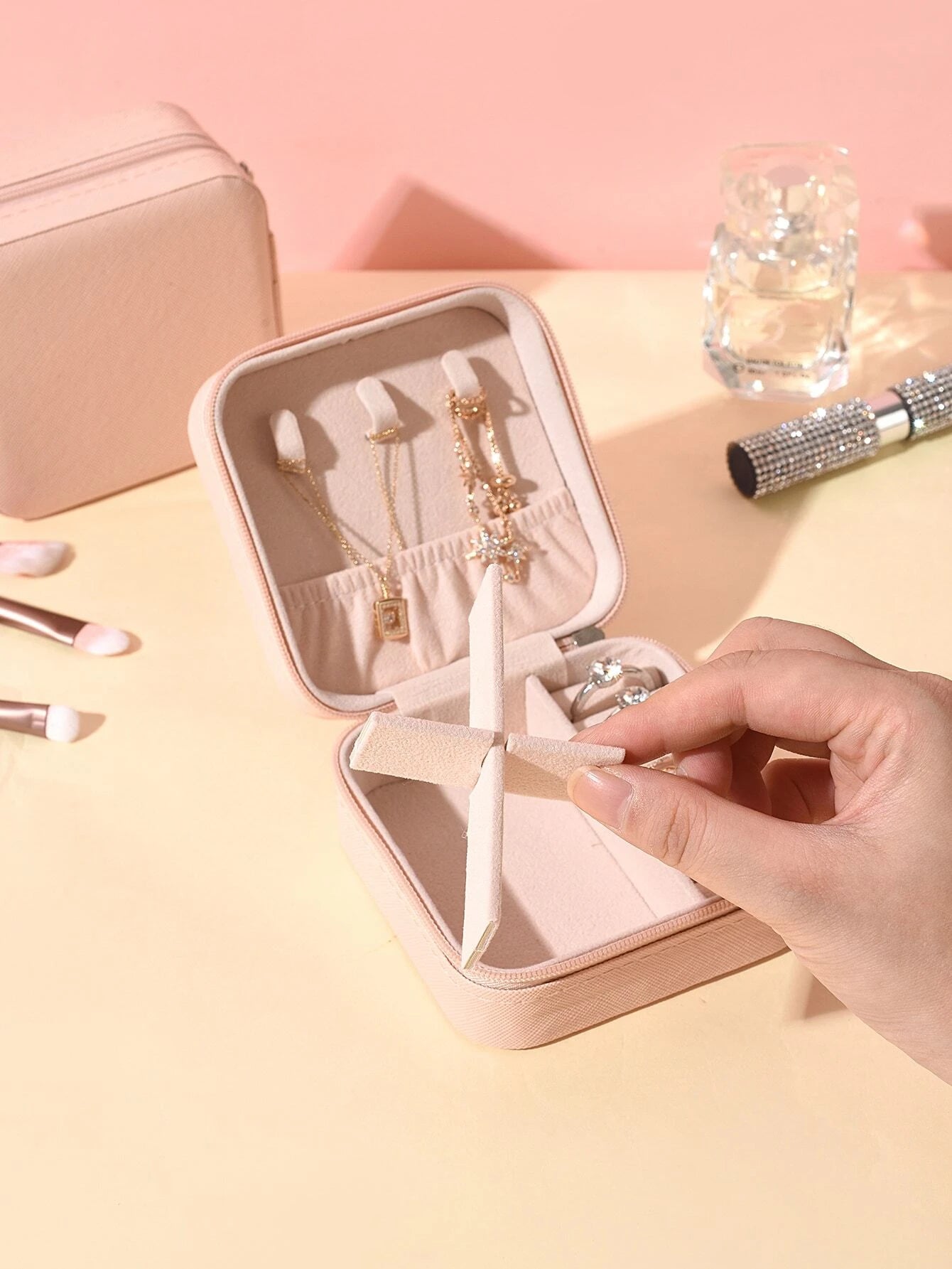 TRAVEL JEWELRY CASE