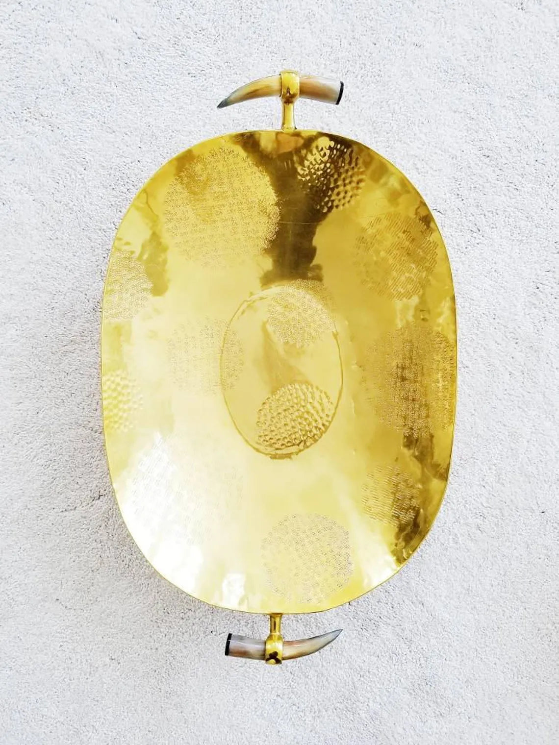 HAMMERED BRASS AND HORN HANDLE SERVING PLATTER/TRAY