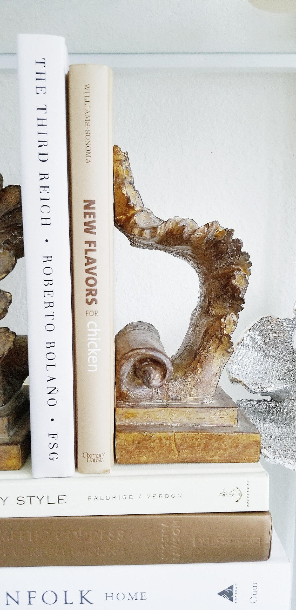 VINTAGE NEO CLASSICAL ACANTHUS BOOKENDS