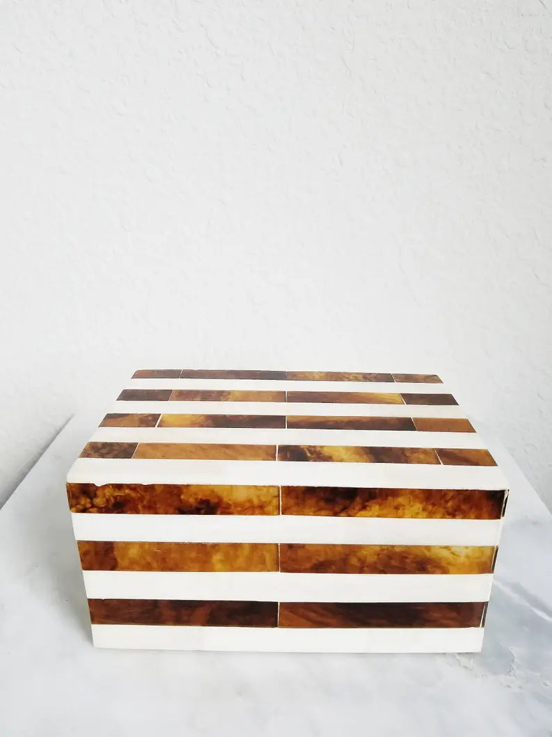 INLAID WOOD AND BONE BOX WITH TOP